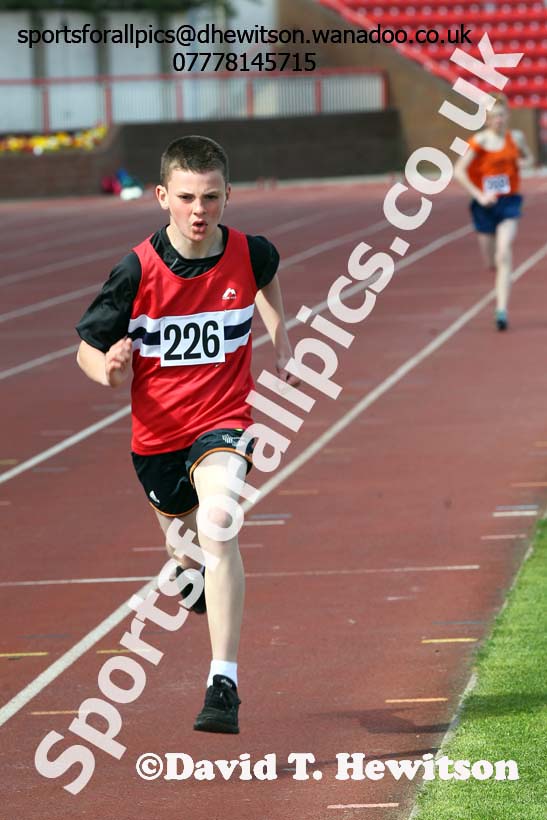 Boys 800 metres, Gateshead Open Medal Meeting. Photo: David T. Hewitson/Sports for All Pics